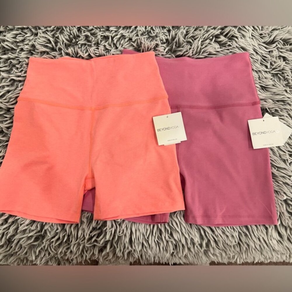 2 Beyond Yoga Large Spacedye Biker Shorts - Pink & Coral - BRAND NEW WITH TAGS
